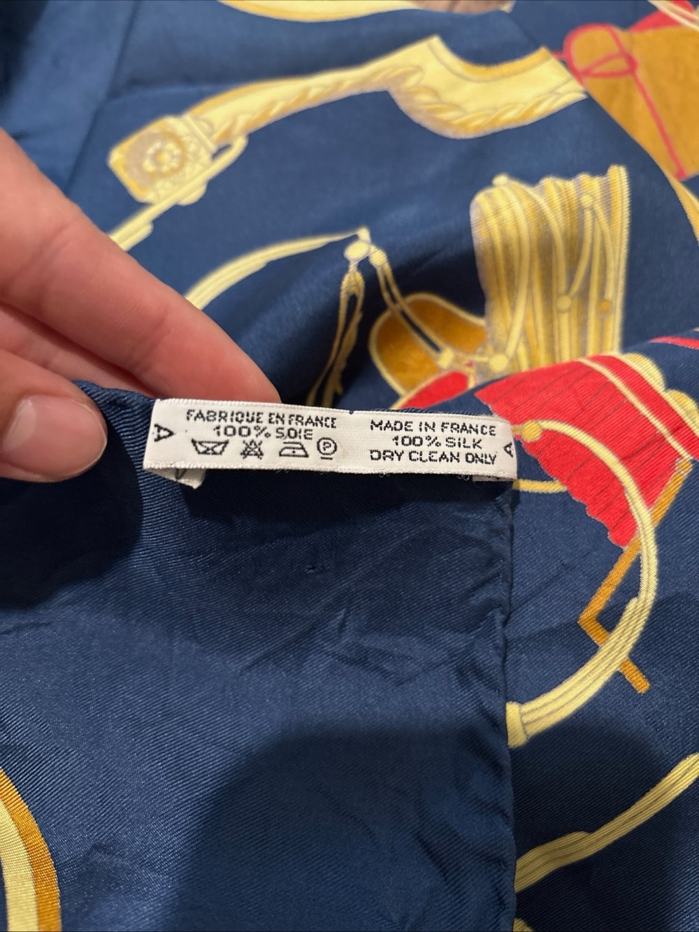 HERMÈS Women's 100% Silk Printed Scarf - Picture 10 of 11